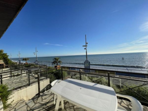Appartement Duplex en Front de Mer avec Terrasse – Accès Direct Plage – 2 Chambres + Cabine - FR-1-361-456